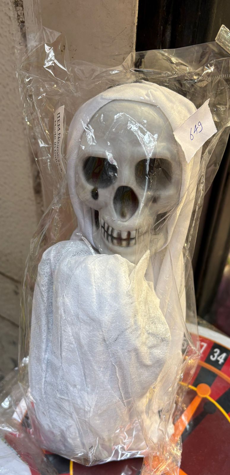 White Hanging Ghost Skeleton with Chain – 3FT Halloween Decoration – Spooky Indoor &amp; Outdoor Prop