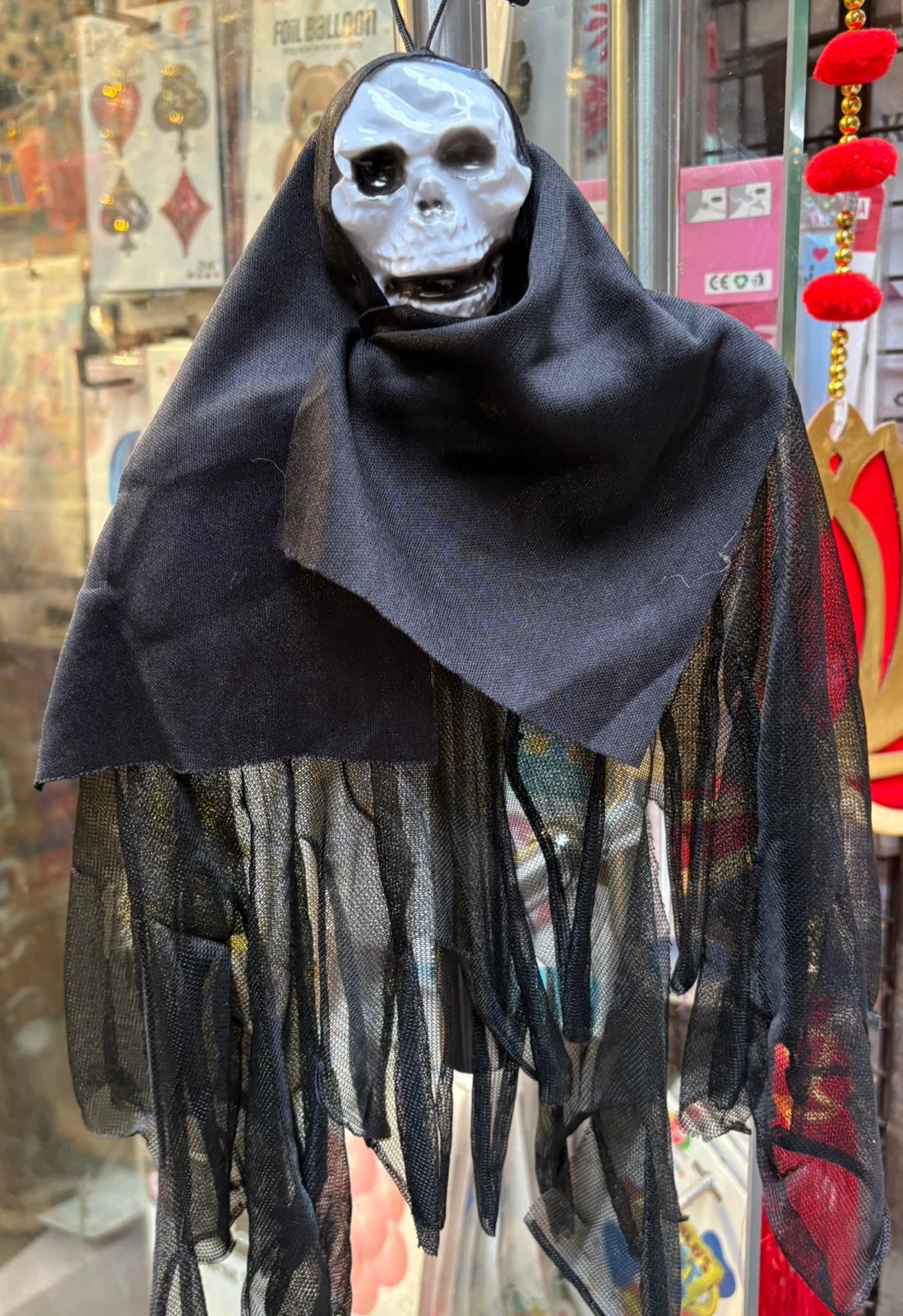 Outdoor Hanging Small Ghost Halloween Decoration – Spooky Mini Prop for Garden &amp; Home Decor