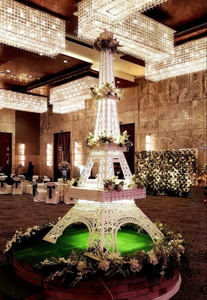 Eiffel Tower Rental in Gurgaon | Paris Theme Decoration Prop | The Party Store