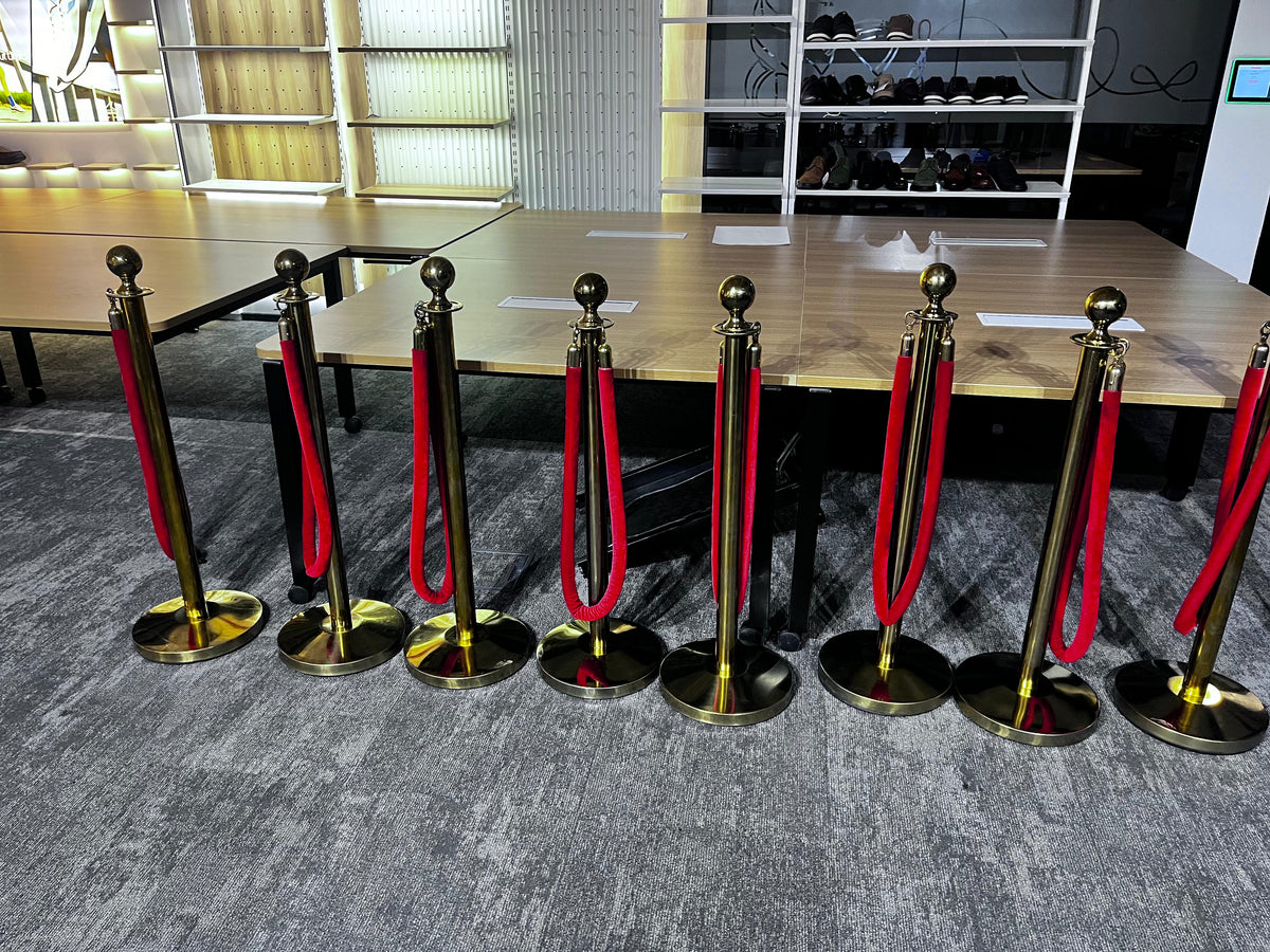 Q Manager Queue Manager - Barrier Stanchions on Rent in Gurgaon, Delhi NCR &amp; Dehradun | VIP Rope Barrier Rental